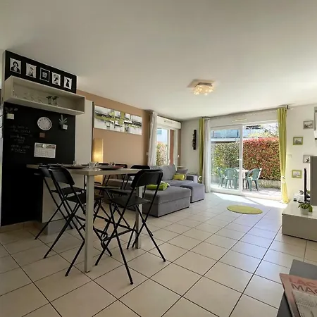 Beautiful T4 Parking Large Terrace Apartment Annecy