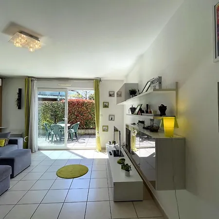 Beautiful T4 Parking Large Terrace Apartment Annecy
